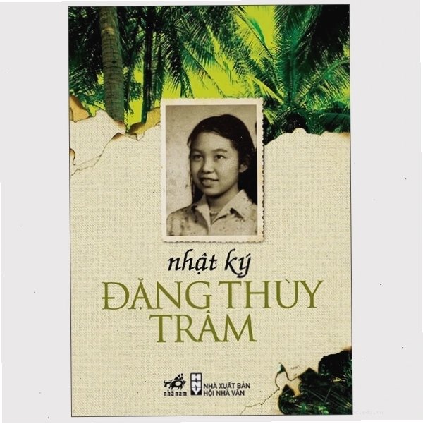 Bìa sách của Lev Tolstoy với thiết kế cổ điển