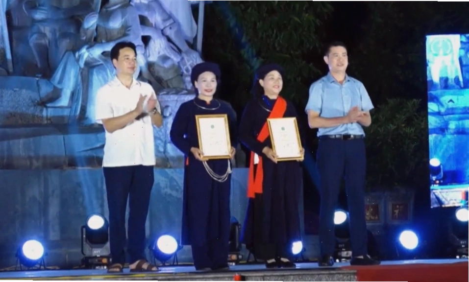 Biểu diễn hát Then