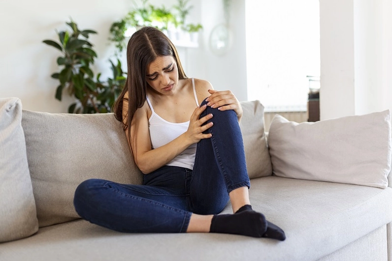 Cách chữa lật cổ chân tại nhà hiệu quả và nhanh hồi phục