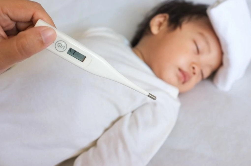 Cách chữa sốt virus ở trẻ em: Hướng dẫn chi tiết và dấu hiệu nhận biết