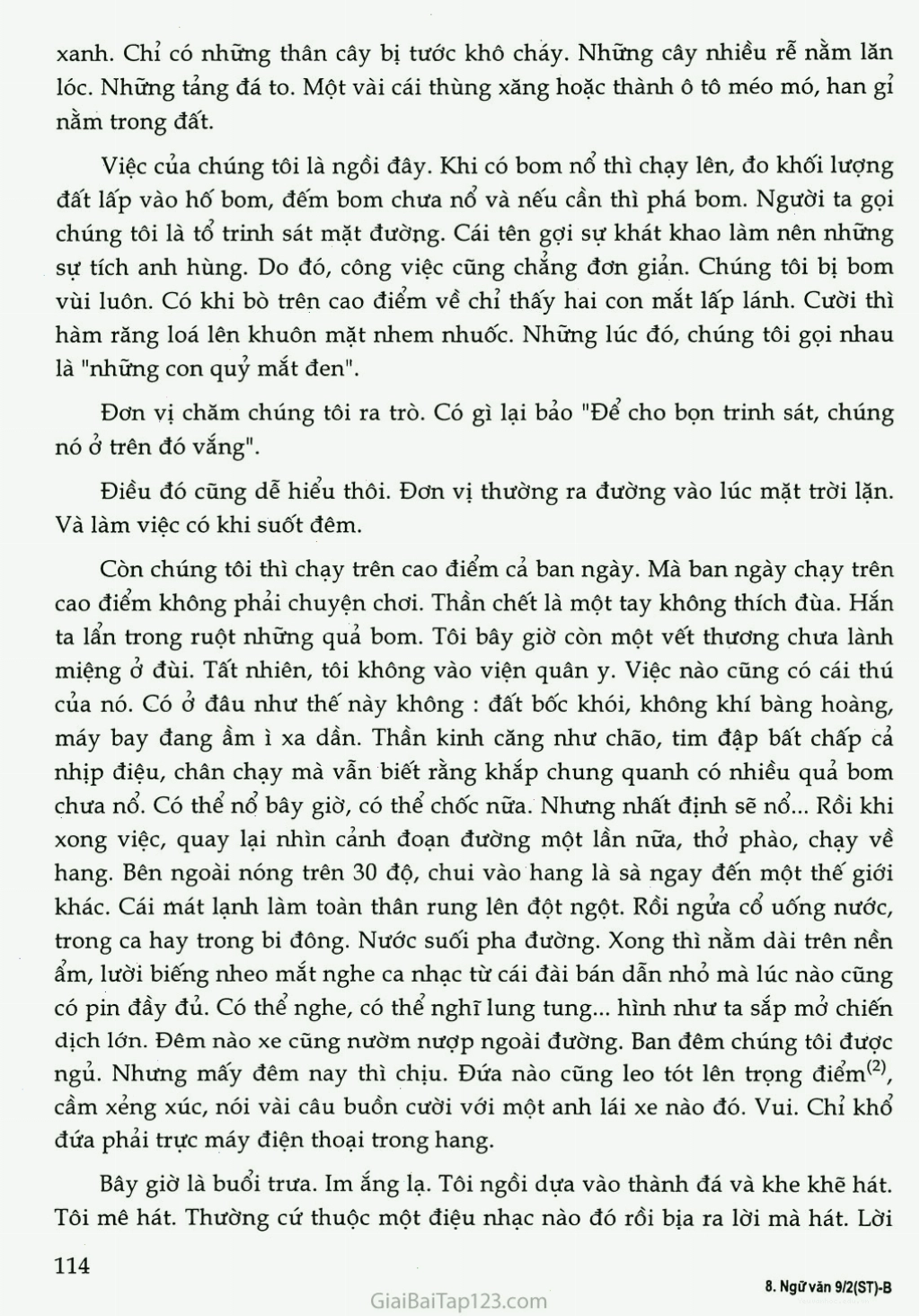 Cảnh ba nữ thanh niên xung phong phá bom