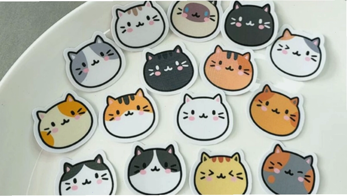 Chibi vẽ con mèo cute đang chơi với cuộn len