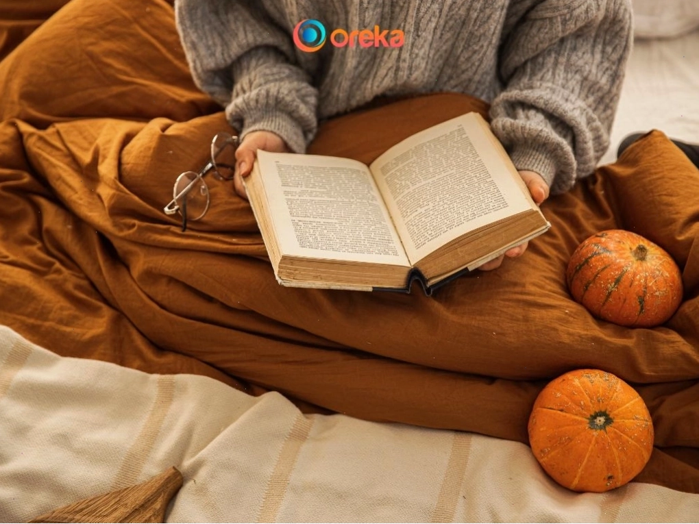 Cô gái đang thư giãn đọc sách Cây cam ngọt của tôi trên giường