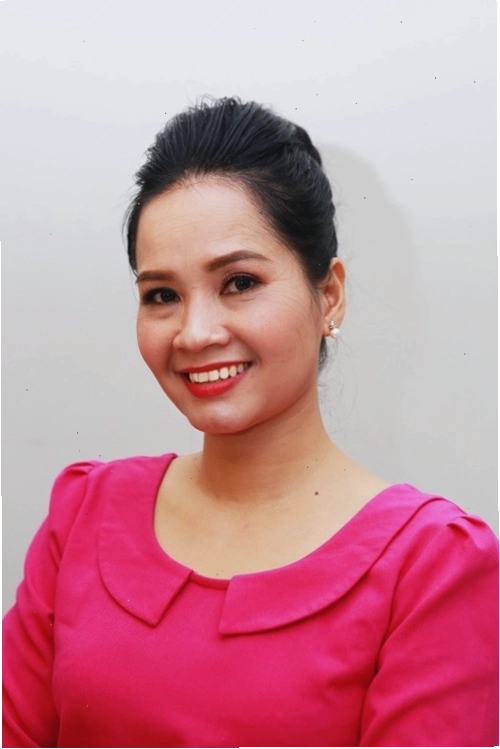 Diễn viên Minh Nguyệt tự tin khoe nhan sắc