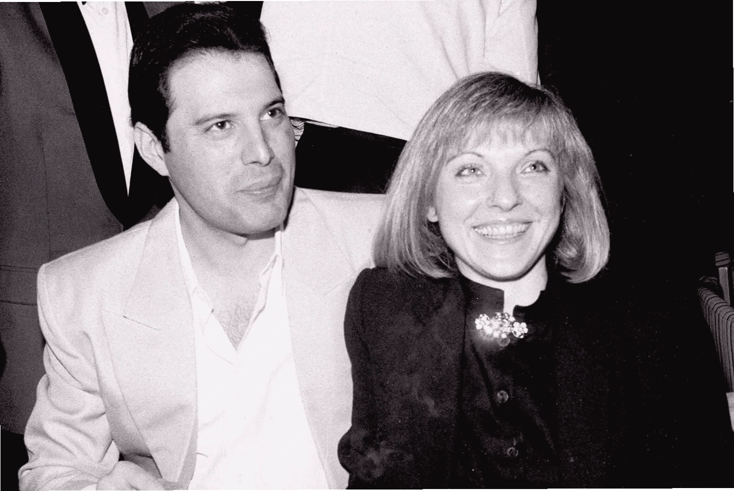Freddie Mercury và Mary Austin tại lễ trao giải âm nhạc Ivor Novello năm 1987