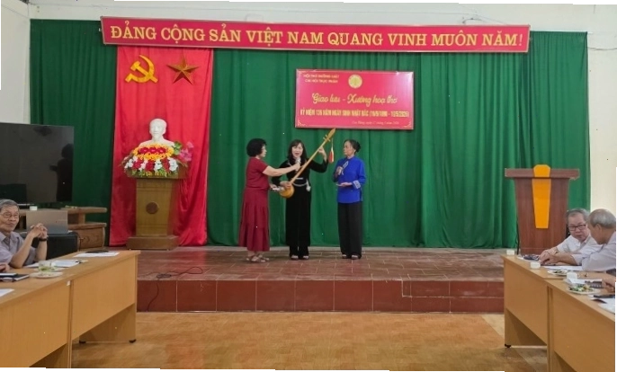Giao lưu thơ Đường luật ca ngợi Bác Hồ và quê hương