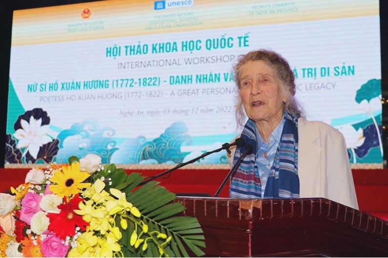 Hình ảnh minh họa về vẻ đẹp và trí tuệ người phụ nữ