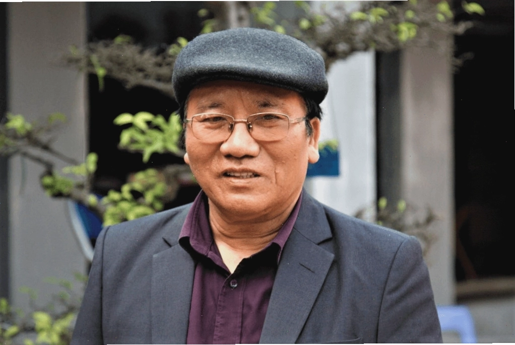 Hình ảnh người lính hát trên đảo thể hiện tinh thần lạc quan