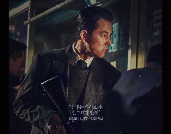 Jung Woo Sung trong phim Hunt với tạo hình lịch lãm, đầy sức hút