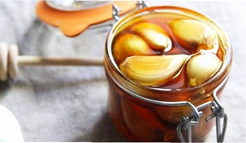 Mật ong kết hợp tỏi trị ho có đờm