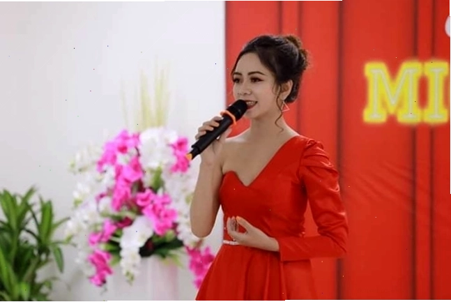 MC đám cưới trao lời chúc phúc cho cô dâu chú rể