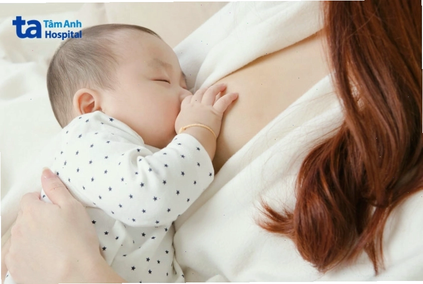 Mẹ cho bé bú thường xuyên và đúng cách