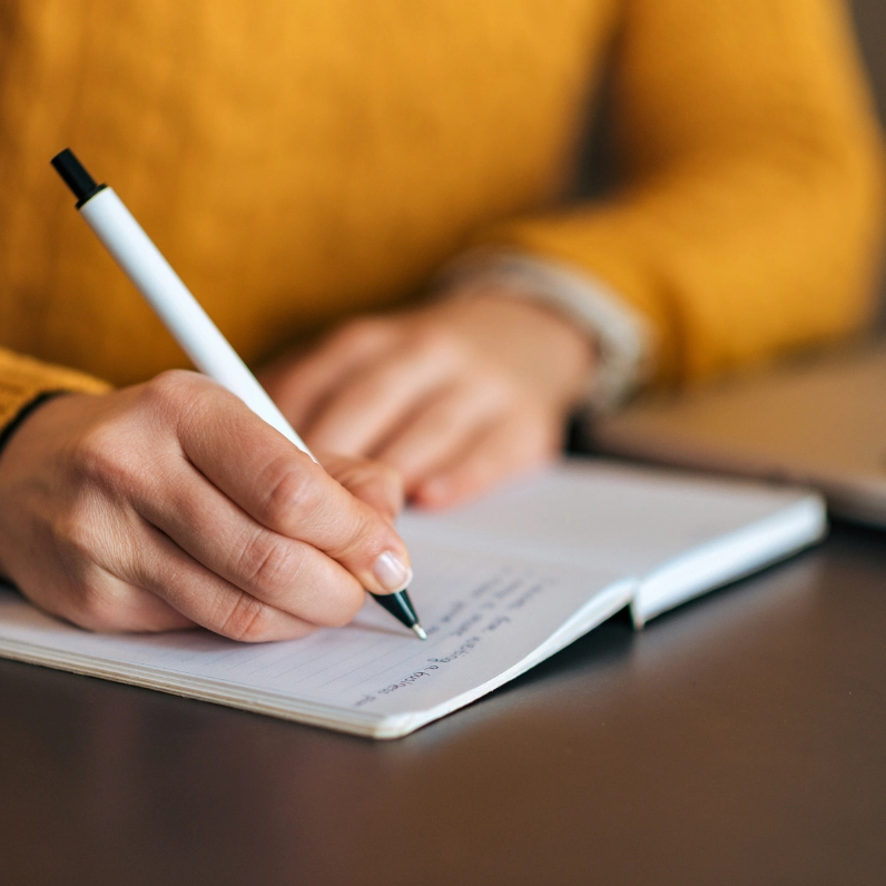 Mở bài IELTS Writing Task 2: 5 bước chinh phục điểm cao năm 2026