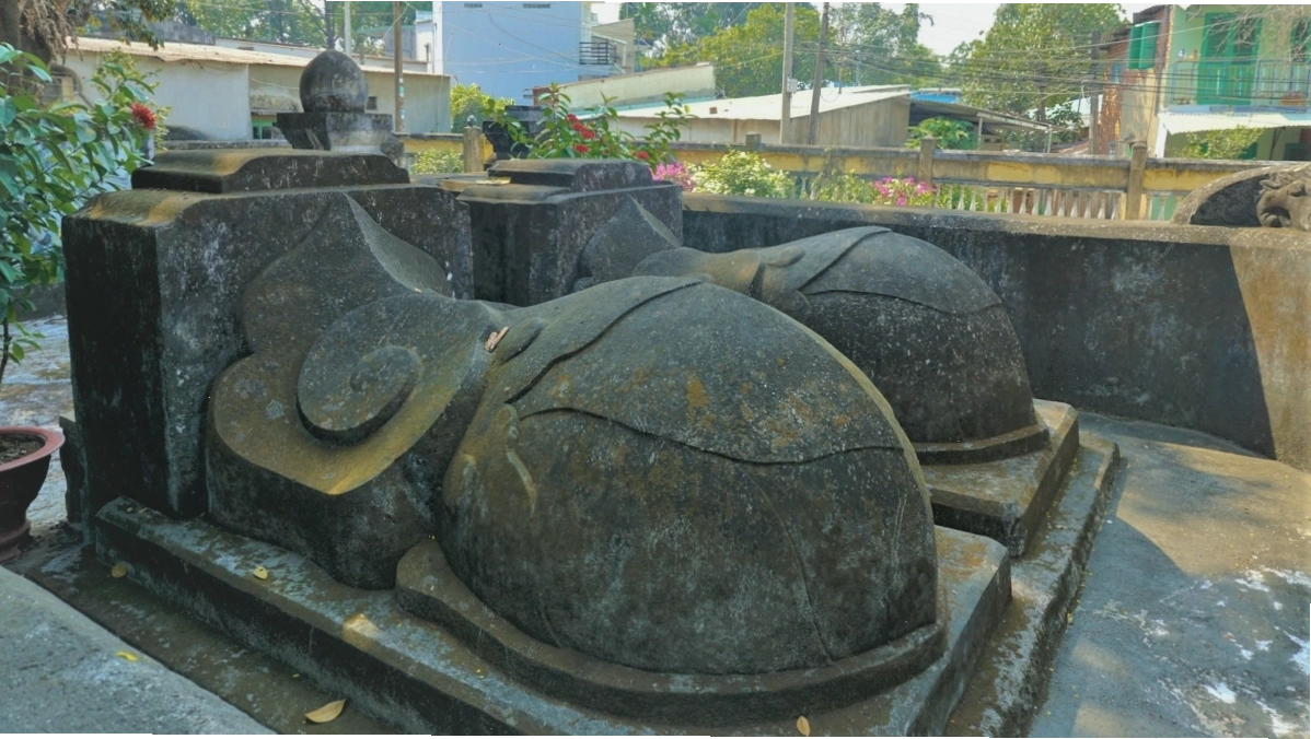 Mộ danh nhân Trịnh Hoài Đức tại Đồng Nai