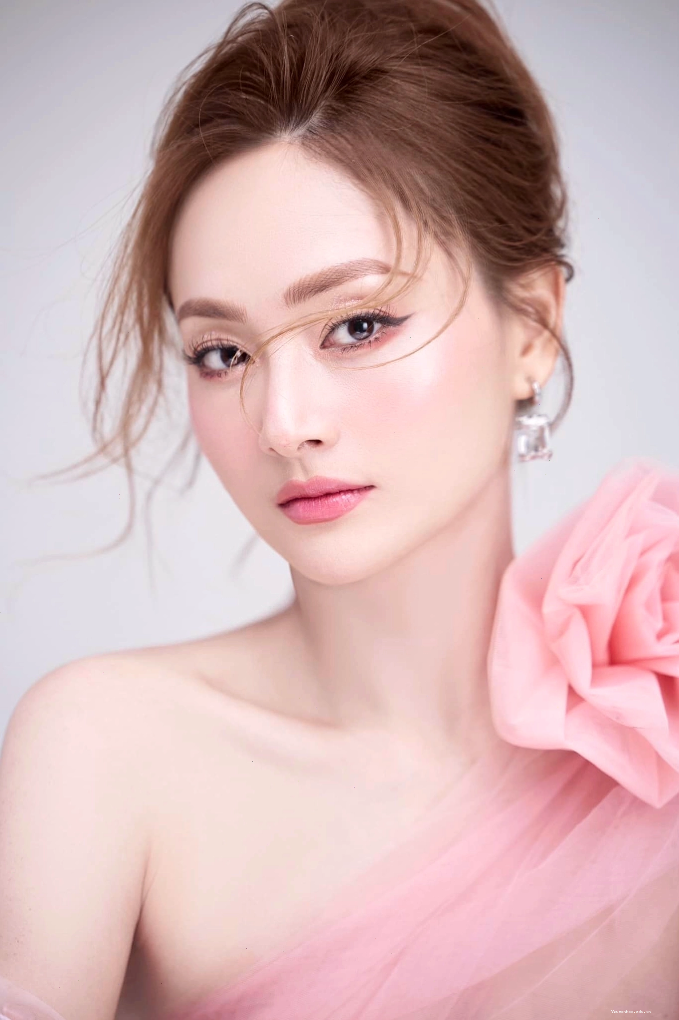 Nữ diễn viên Lan Phương qua các vai diễn khác nhau
