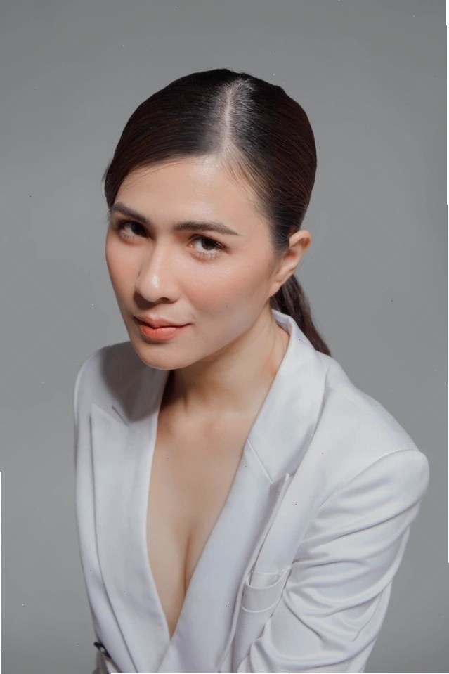 Nữ diễn viên Thùy Trang trong trang phục đời thường năng động