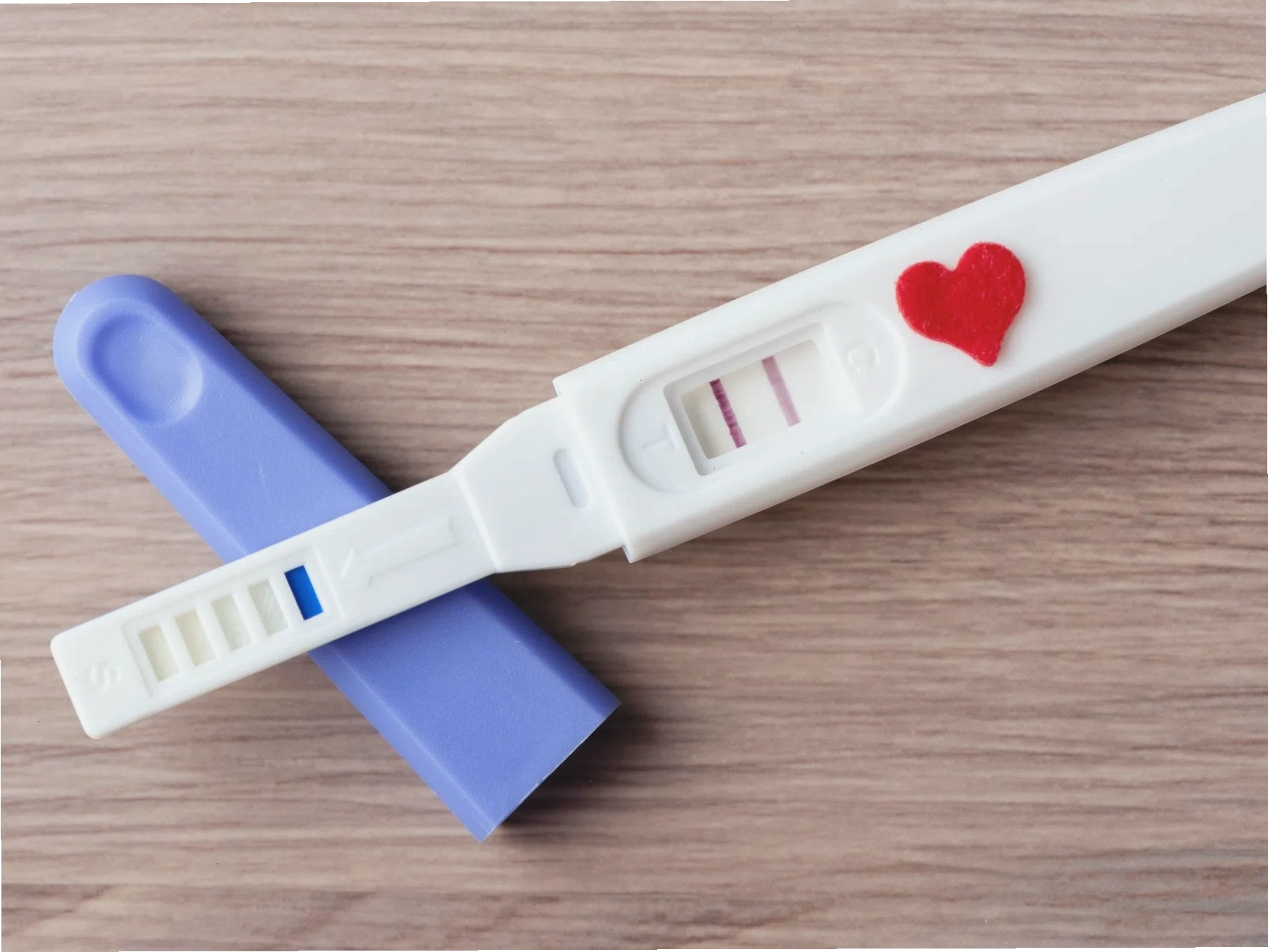 Que thử thai là công cụ hỗ trợ xác định nhanh chóng việc có thai hay không?