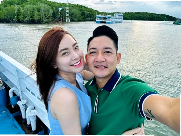 Thành Đạt và Hải Băng bên các con