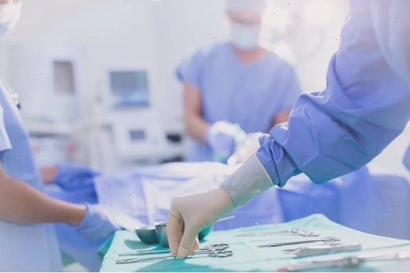 Thực hiện thủ dâm nhẹ nhàng là phương pháp phổ biến để lấy tinh trùng tại nhà