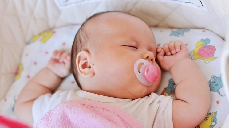 Trẻ ngậm núm giả có thể ảnh hưởng đến phát âm