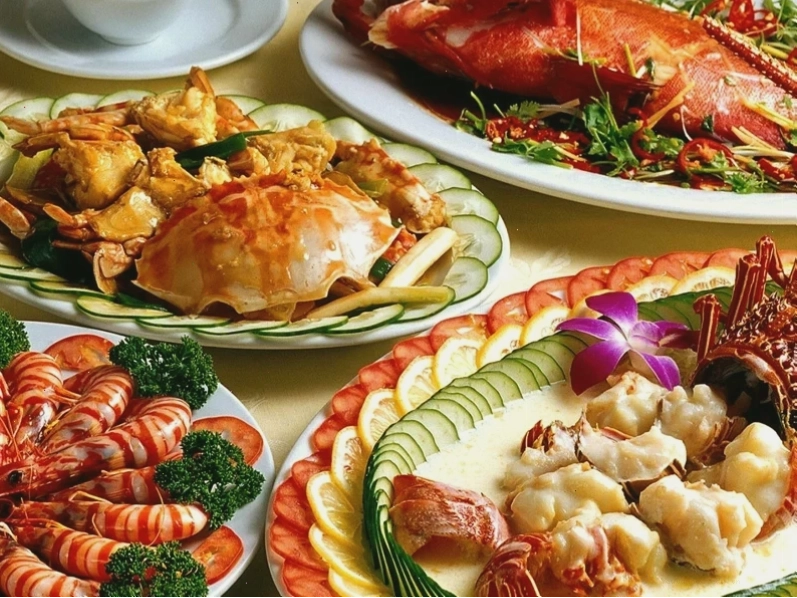 review nhà hàng hải sản ngon Nha Trang với món tôm hùm nướng