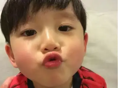 Bộ sưu tập meme hôn siêu đáng yêu gây bão cộng đồng mạng
