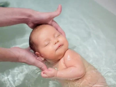 Tắm nước dừa cho trẻ sơ sinh: Lợi ích và những điều cần lưu ý