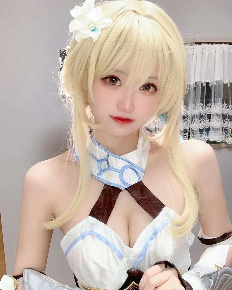 Gái xinh cosplay tướng nữ liên quân  với làn da trắng mướt