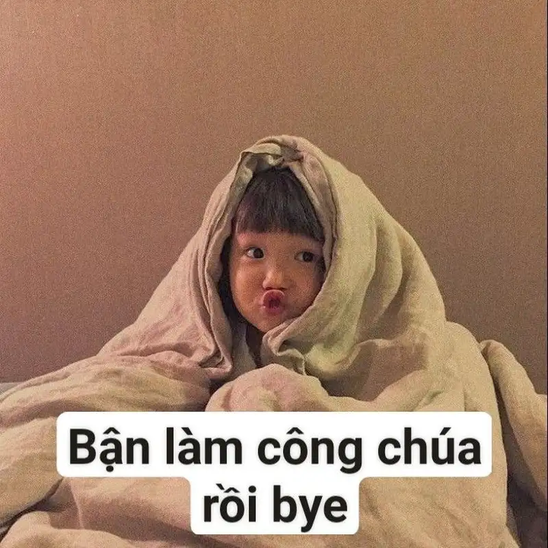 Em bé giơ tay meme dễ thương cho những ai yêu thích