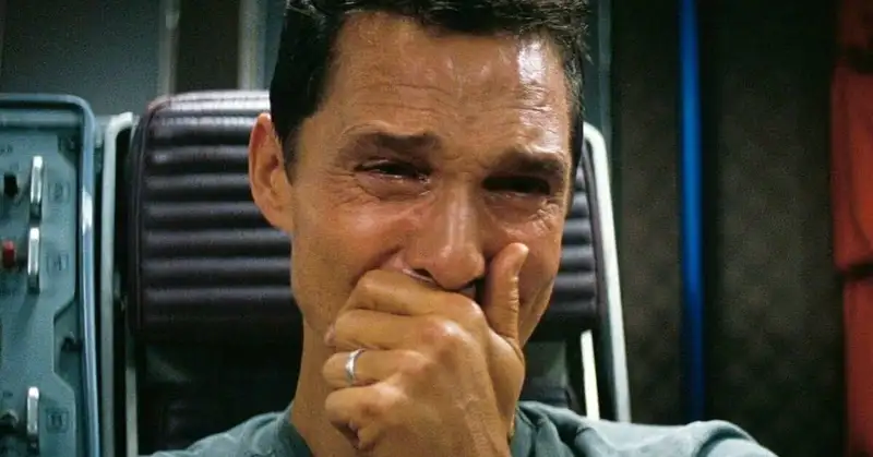 Man crying meme thể hiện biểu cảm bi hài qua hình ảnh chân thật