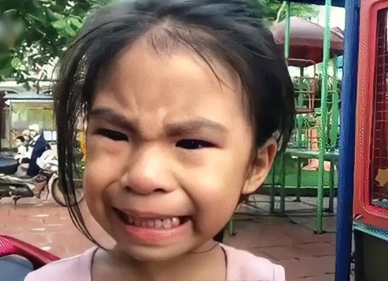 Black guy crying meme thể hiện biểu cảm bi hài đầy chân thật