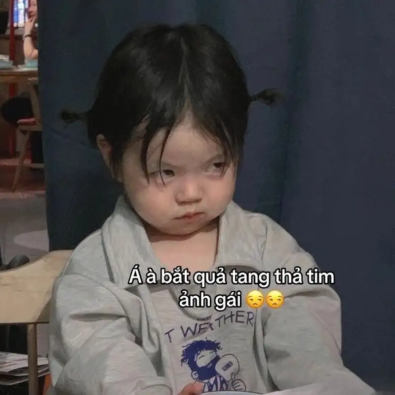 Ảnh meme em bé cute giúp bạn chia sẻ niềm vui