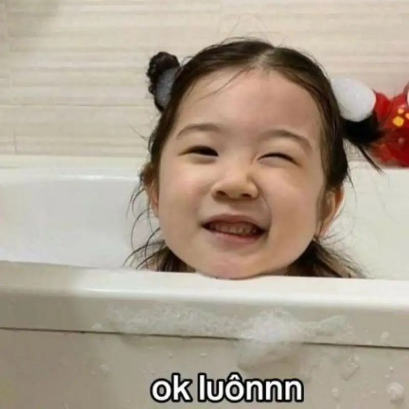 Meme em bé cute hài hước mang lại tiếng cười cho mọi người